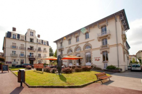 Отель Hotels & Résidences - Le Metropole  Люксей-Ле-Бен